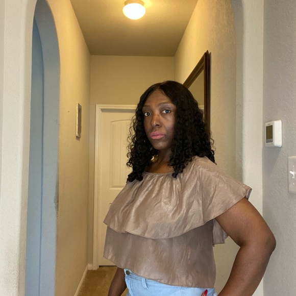 Relaxed Style Ruffled Top - Picture 7 of 16